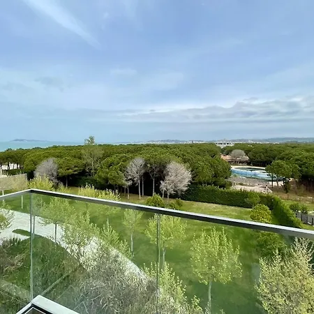 Апартаменты Lovely Sea-view