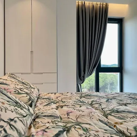 Апартаменты Lovely Sea-view Голем