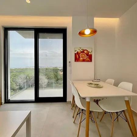 Апартаменты Lovely Sea-view *