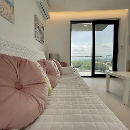 Lovely Sea-view Апартаменты Голем